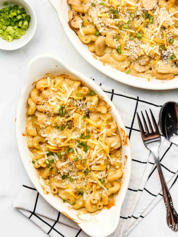 macaroni gratin in single serving dishes with panko and green onions on top