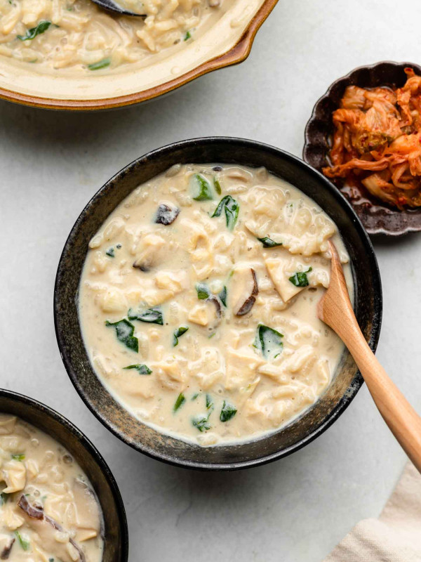 soy milk rice soup in a black bowl