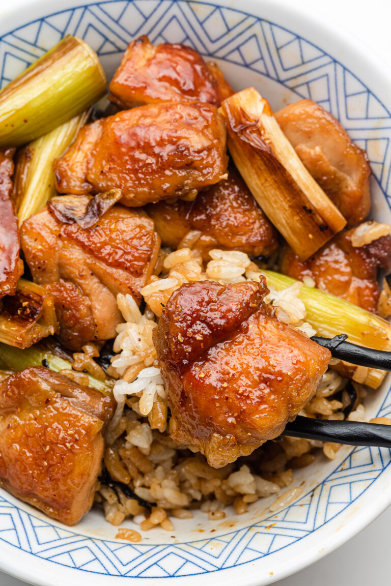 Yakitori Donburi (Grilled Chicken Rice Bowl) 焼き鳥丼 - Okonomi Kitchen