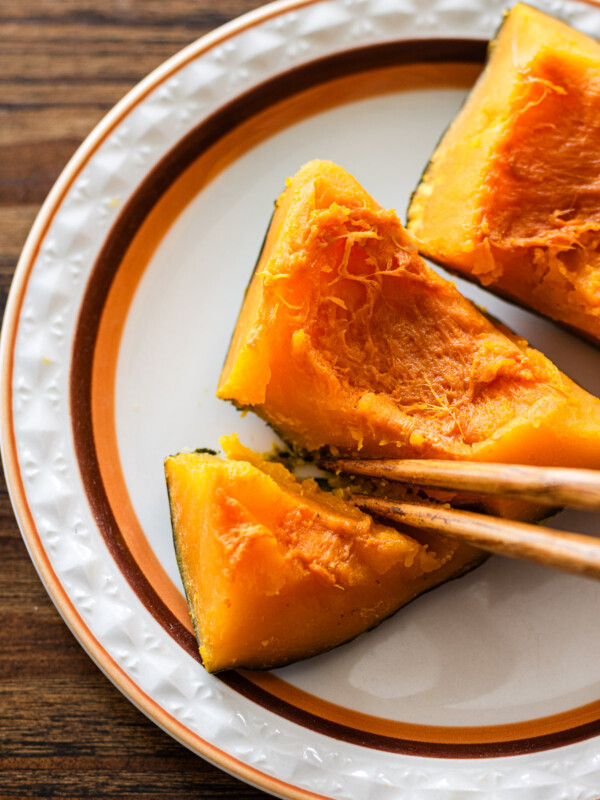 splitting cooked kabocha with chopsticks